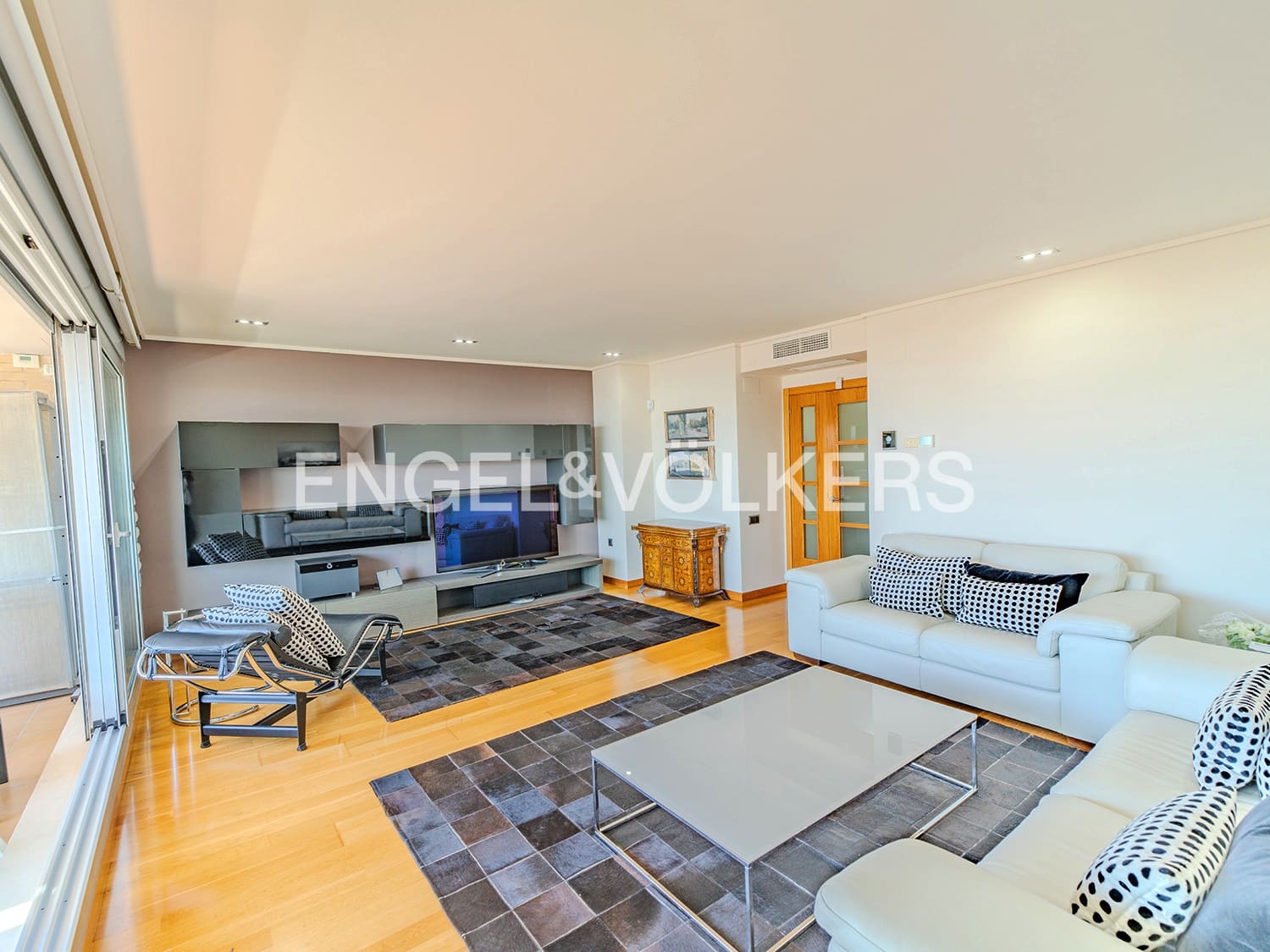 4 bedroom Penthouse for sale in Alicante / Alacant city with garage - € 1,080,000 (Ref: 9084292)