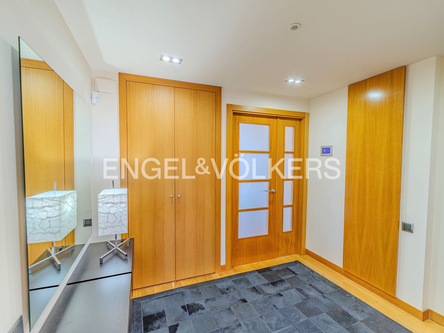 4 bedroom Penthouse for sale in Alicante / Alacant city with garage - € 1,080,000 (Ref: 9084292)