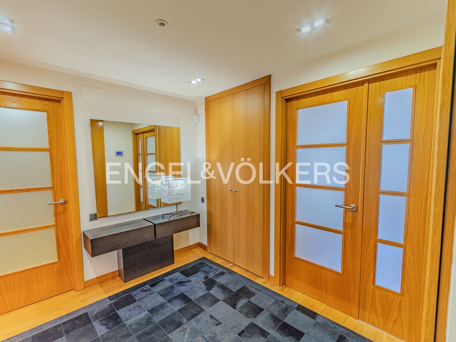 4 bedroom Penthouse for sale in Alicante / Alacant city with garage - € 1,080,000 (Ref: 9084292)