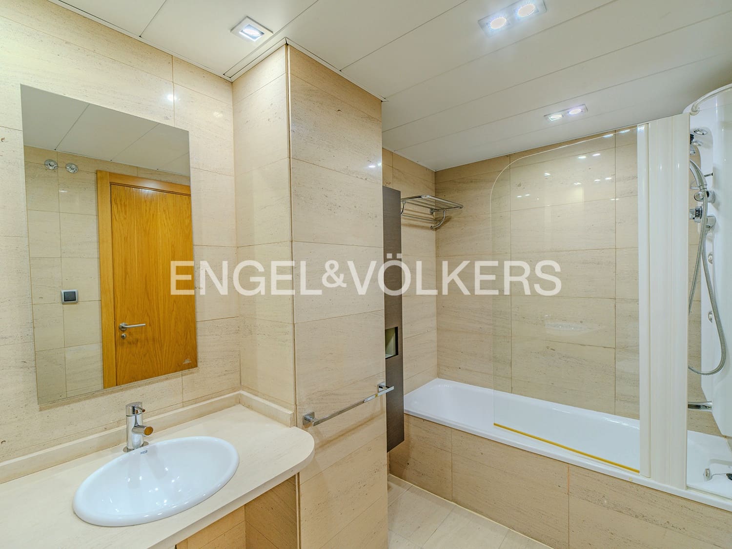 4 bedroom Penthouse for sale in Alicante / Alacant city with garage - € 1,080,000 (Ref: 9084292)