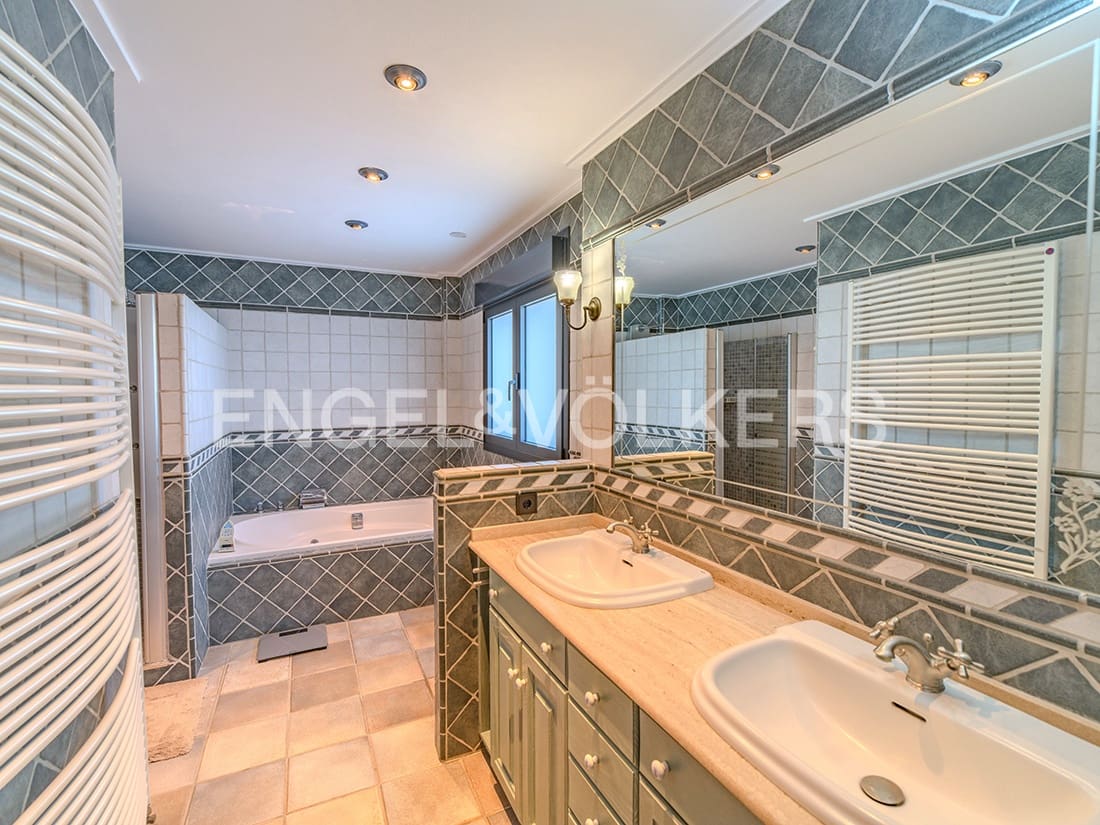 4 chambre Villa/Maison à vendre à Muchamiel / Mutxamel avec piscine garage - 899 000 € (Ref: 9114957)