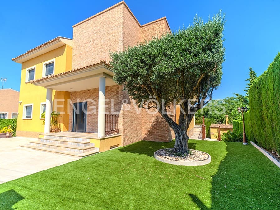 4 chambre Villa/Maison à vendre à Muchamiel / Mutxamel avec piscine garage - 899 000 € (Ref: 9114957)