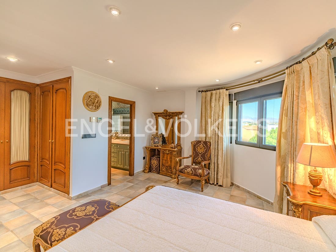 4 chambre Villa/Maison à vendre à Muchamiel / Mutxamel avec piscine garage - 899 000 € (Ref: 9114957)