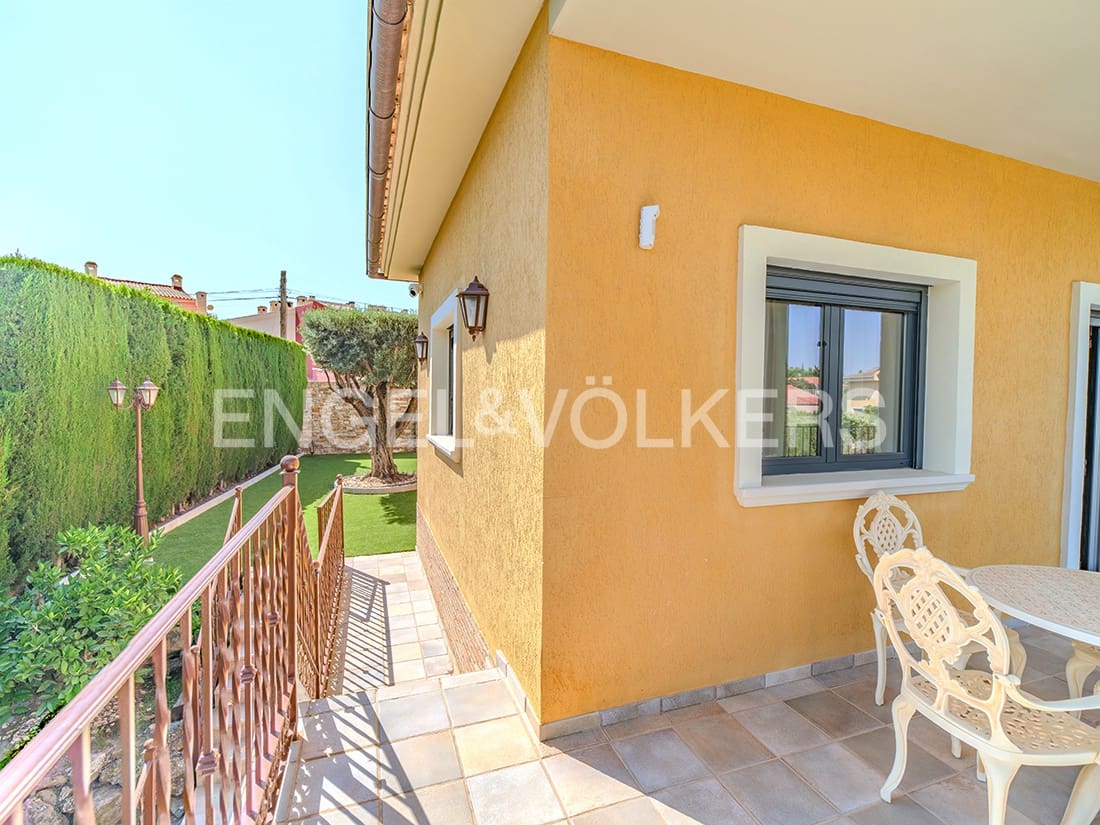 4 chambre Villa/Maison à vendre à Muchamiel / Mutxamel avec piscine garage - 899 000 € (Ref: 9114957)