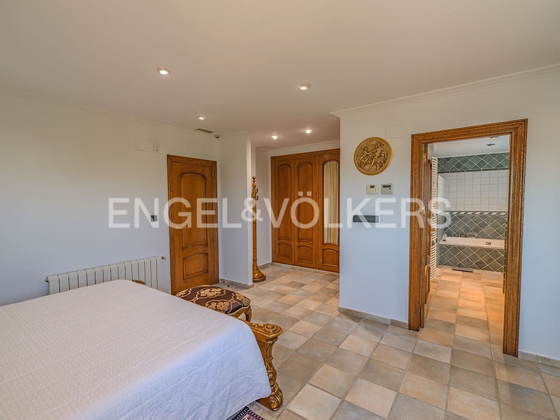 4 chambre Villa/Maison à vendre à Muchamiel / Mutxamel avec piscine garage - 899 000 € (Ref: 9114957)