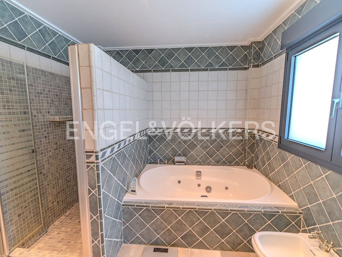 4 chambre Villa/Maison à vendre à Muchamiel / Mutxamel avec piscine garage - 899 000 € (Ref: 9114957)