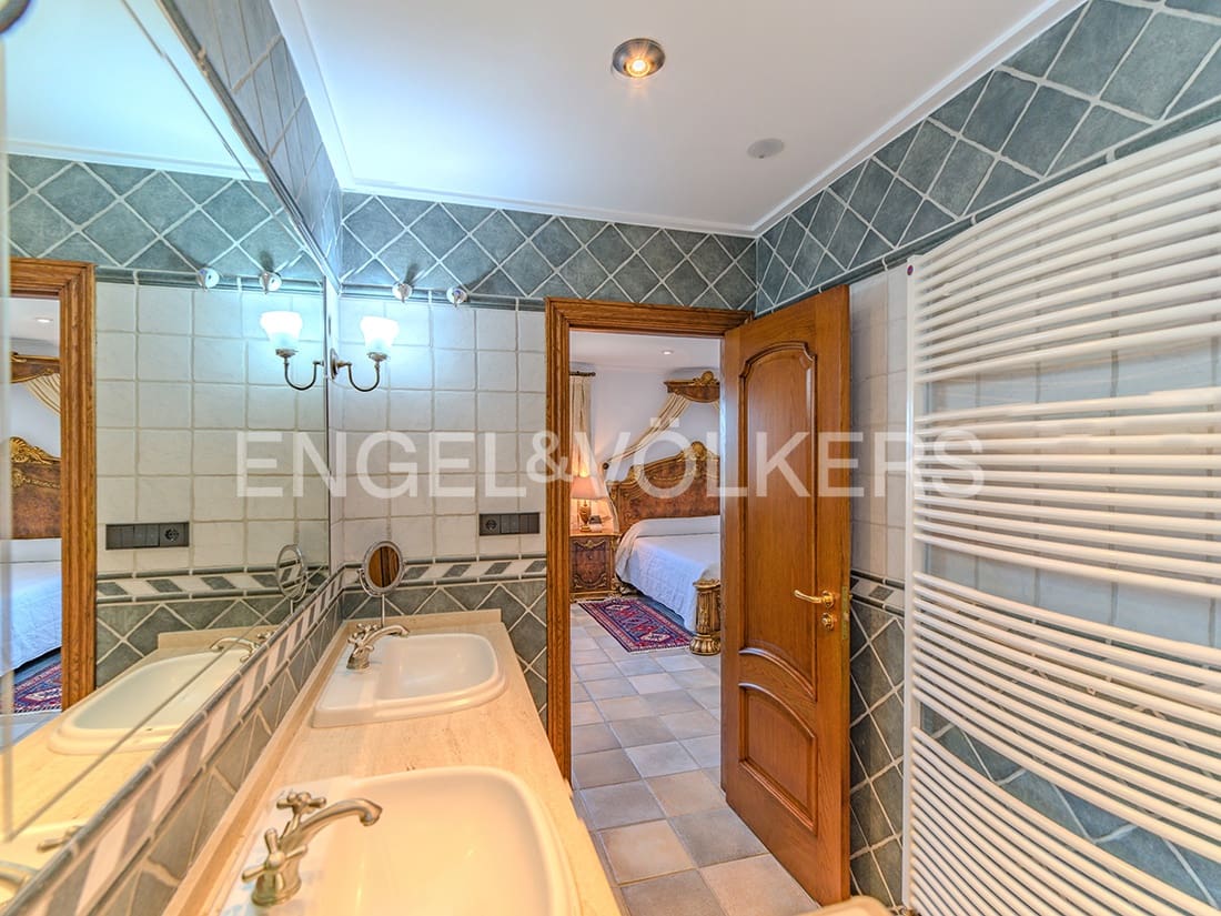 4 chambre Villa/Maison à vendre à Muchamiel / Mutxamel avec piscine garage - 899 000 € (Ref: 9114957)