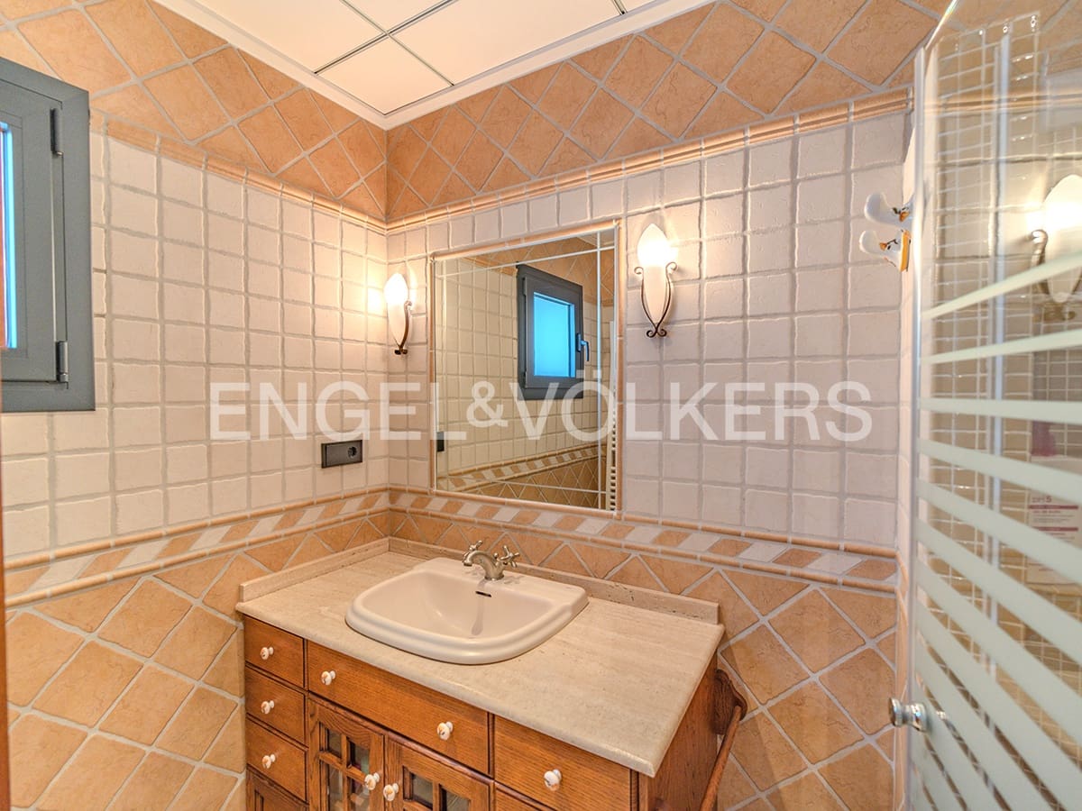 4 chambre Villa/Maison à vendre à Muchamiel / Mutxamel avec piscine garage - 899 000 € (Ref: 9114957)