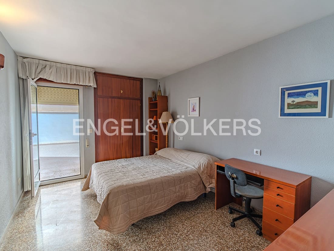 4 soveværelse Lejlighed til salg i Alicante by med garage - € 475.000 (Ref: 9156196)