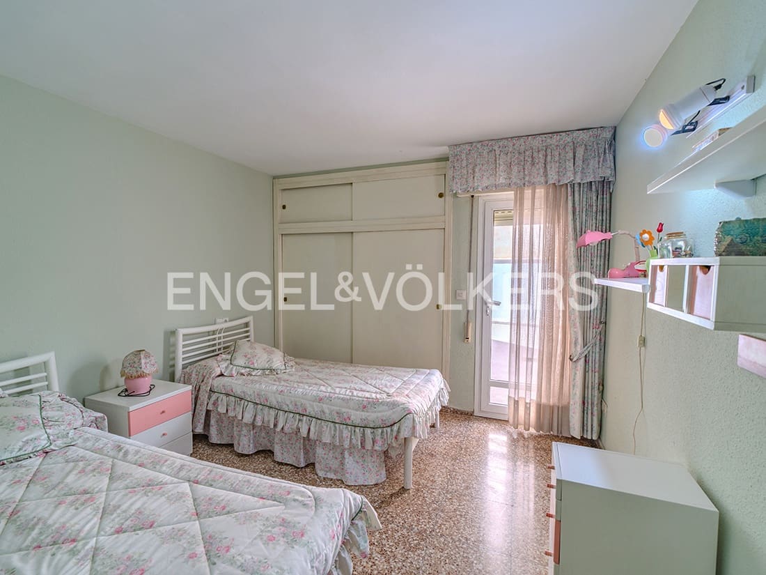 4 soveværelse Lejlighed til salg i Alicante by med garage - € 475.000 (Ref: 9156196)