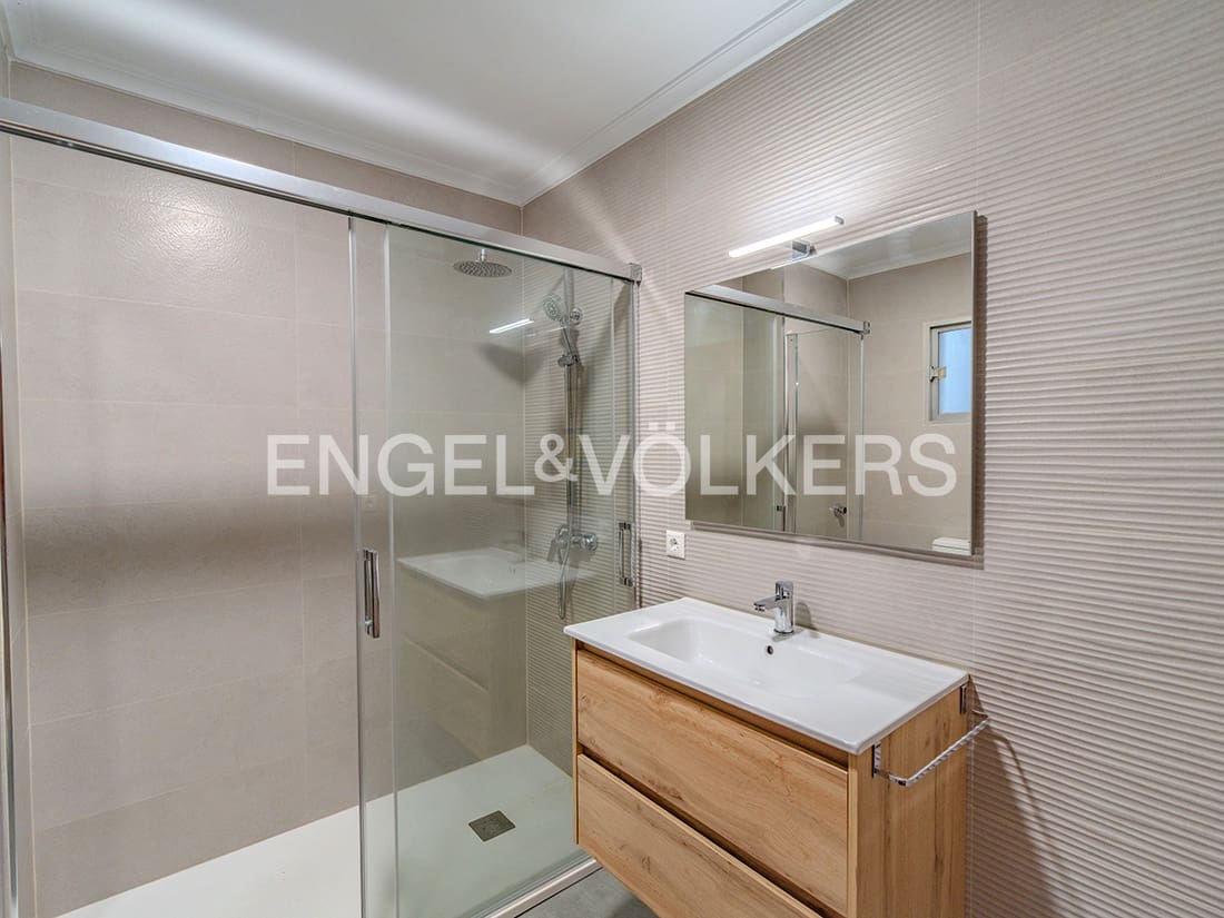 4 soveværelse Lejlighed til salg i Alicante by med garage - € 475.000 (Ref: 9156196)