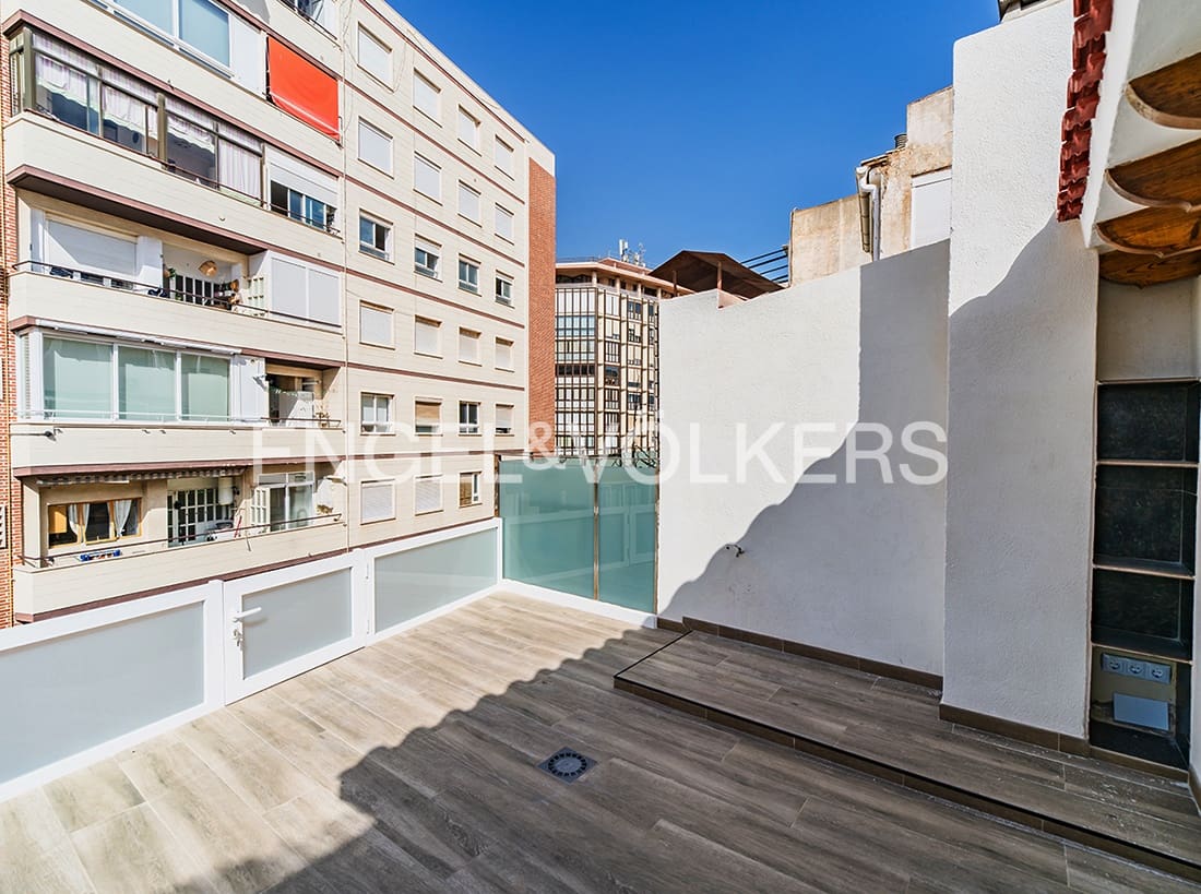 2 soveværelse Penthouse til salg i Alicante by - € 399.000 (Ref: 9183991)