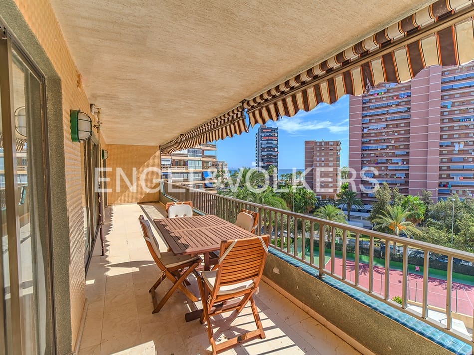 2 soverom Leilighet til salgs i Alicante by med svømmebasseng garasje - € 480 000 (Ref: 9215734)