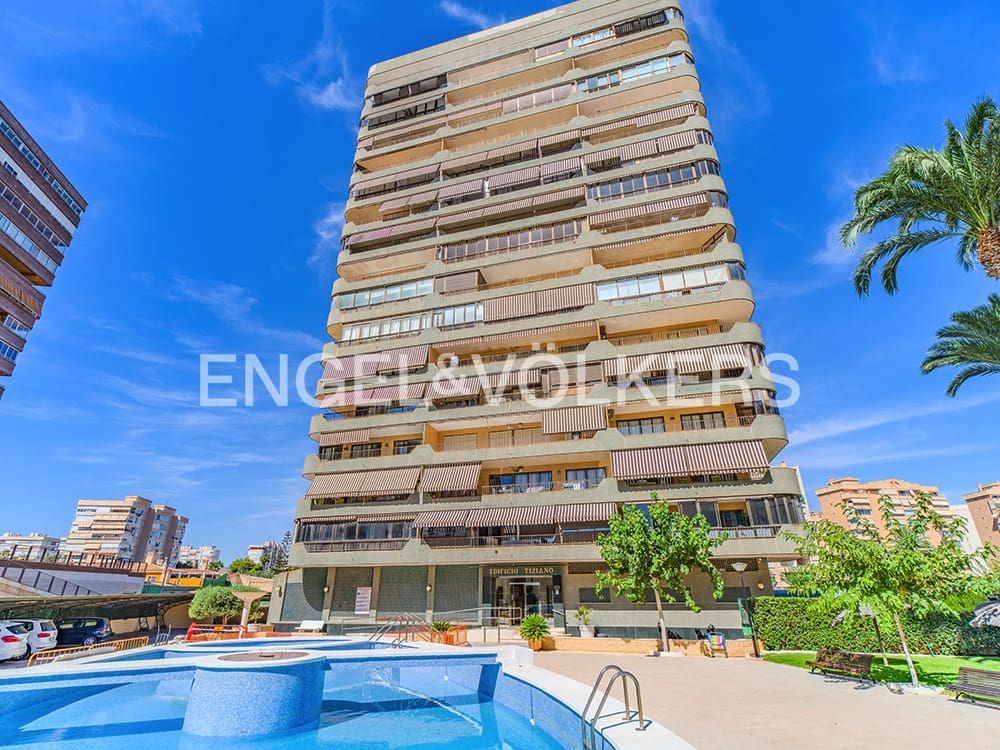 2 soverom Leilighet til salgs i Alicante by med svømmebasseng garasje - € 480 000 (Ref: 9215734)