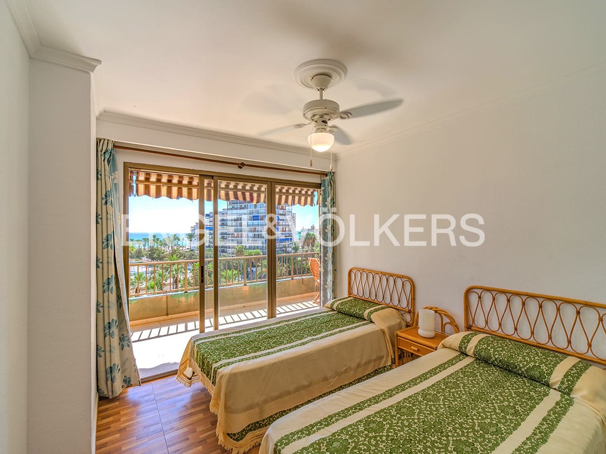 2 soverom Leilighet til salgs i Alicante by med svømmebasseng garasje - € 480 000 (Ref: 9215734)