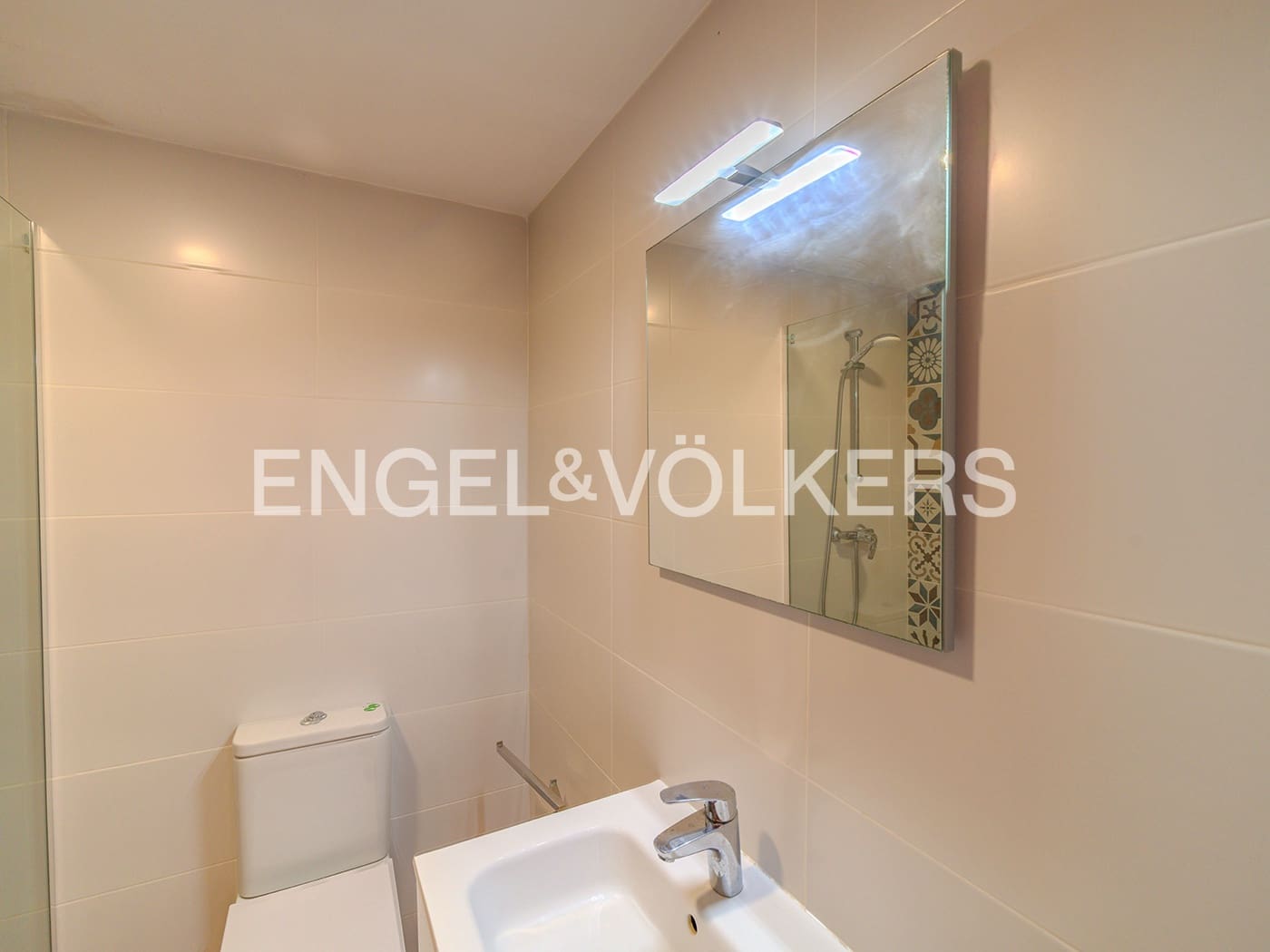 2 soverom Leilighet til salgs i Alicante by med svømmebasseng garasje - € 480 000 (Ref: 9215734)