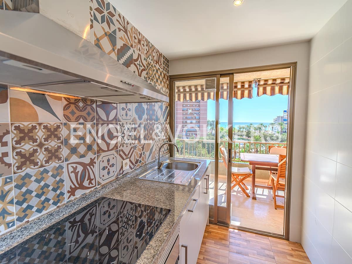 2 soverom Leilighet til salgs i Alicante by med svømmebasseng garasje - € 480 000 (Ref: 9215734)