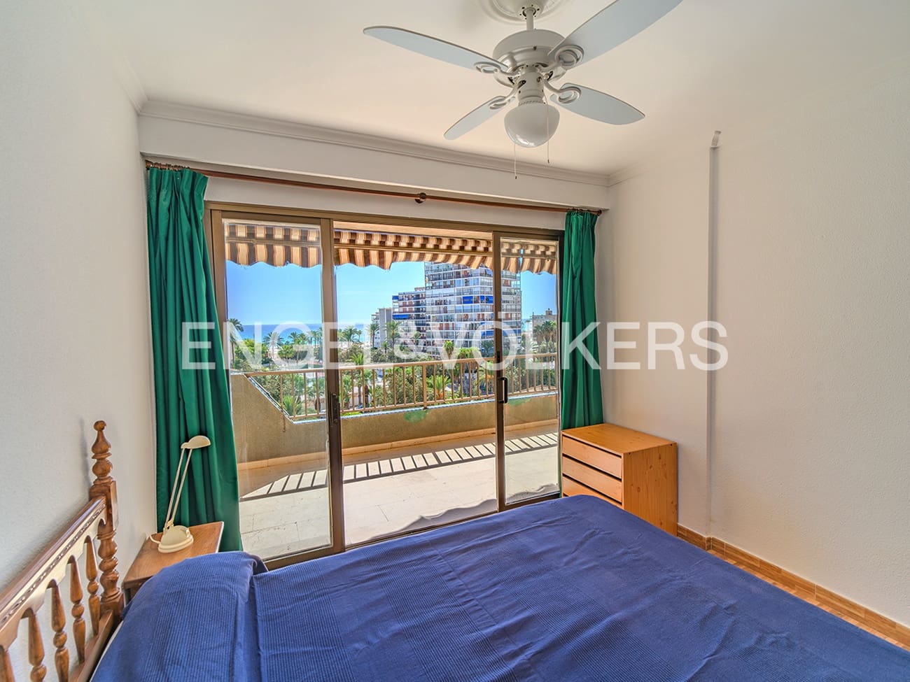 2 soverom Leilighet til salgs i Alicante by med svømmebasseng garasje - € 480 000 (Ref: 9215734)