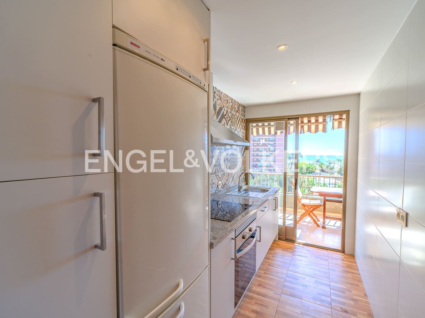 2 soverom Leilighet til salgs i Alicante by med svømmebasseng garasje - € 480 000 (Ref: 9215734)