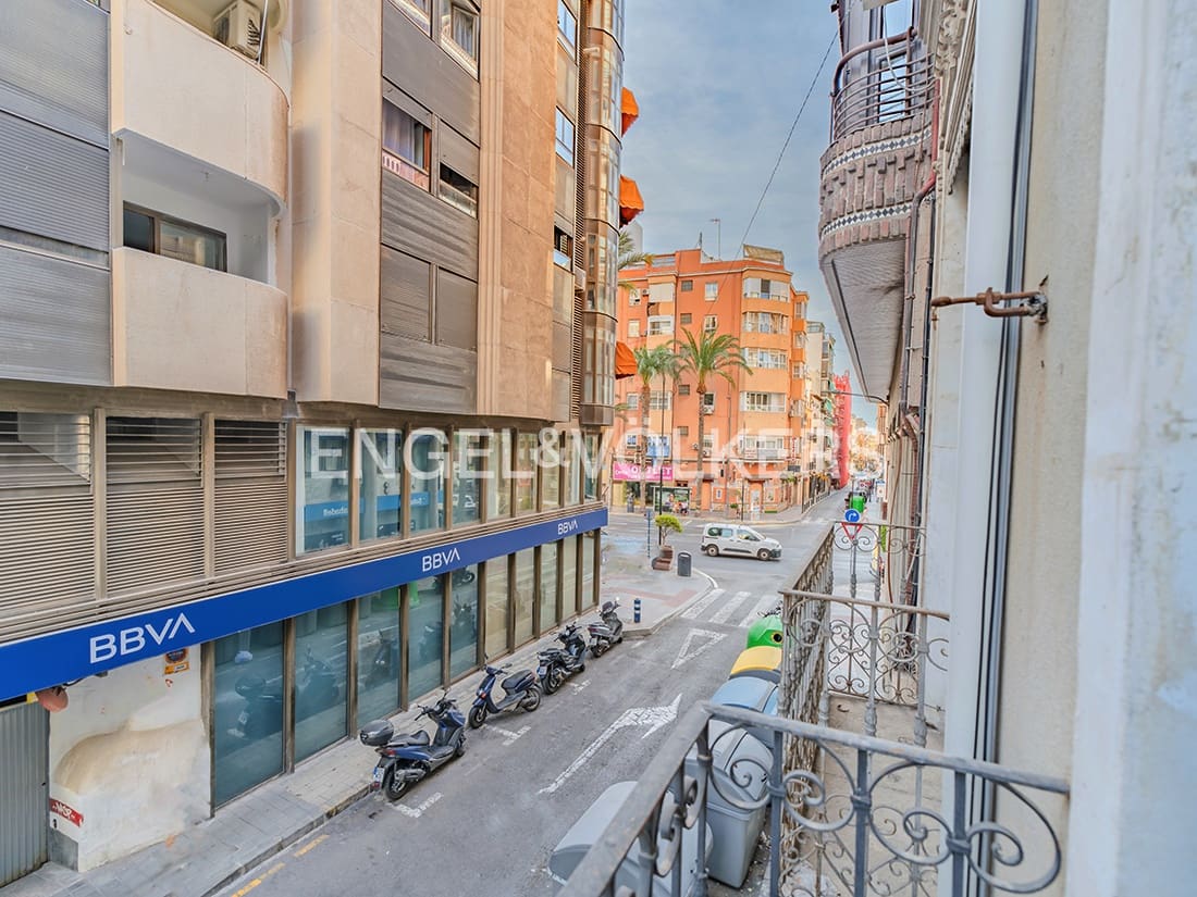 8 makuuhuone Asunto myytävänä paikassa Alicante kaupunki - 999 000 € (Ref: 9216051)