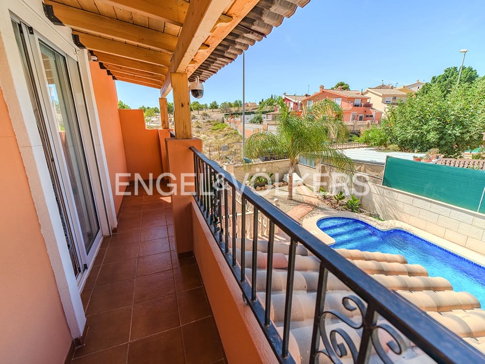 3 soveværelse Villa til salg i Muchamiel / Mutxamel med swimmingpool garage - € 469.000 (Ref: 9216345)