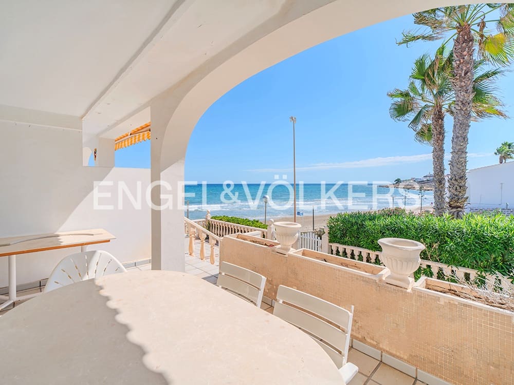 4 soverom Bungalow til salgs i Alicante by med svømmebasseng garasje - € 850 000 (Ref: 9274649)
