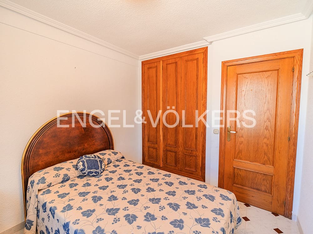 4 soverom Bungalow til salgs i Alicante by med svømmebasseng garasje - € 850 000 (Ref: 9274649)