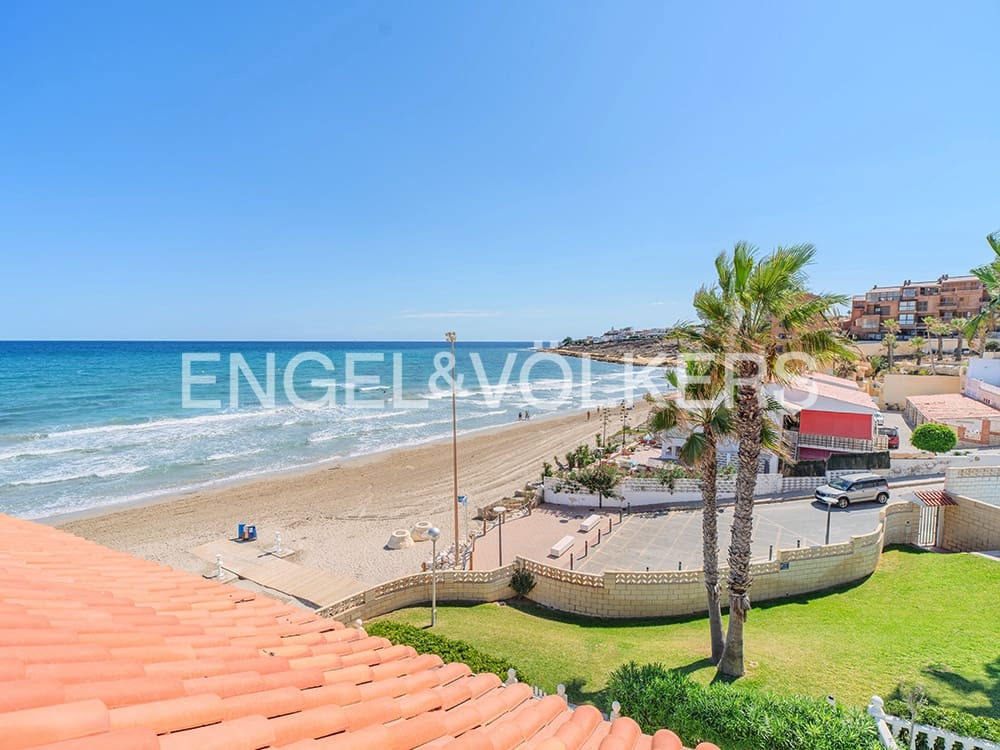 4 soverom Bungalow til salgs i Alicante by med svømmebasseng garasje - € 850 000 (Ref: 9274649)