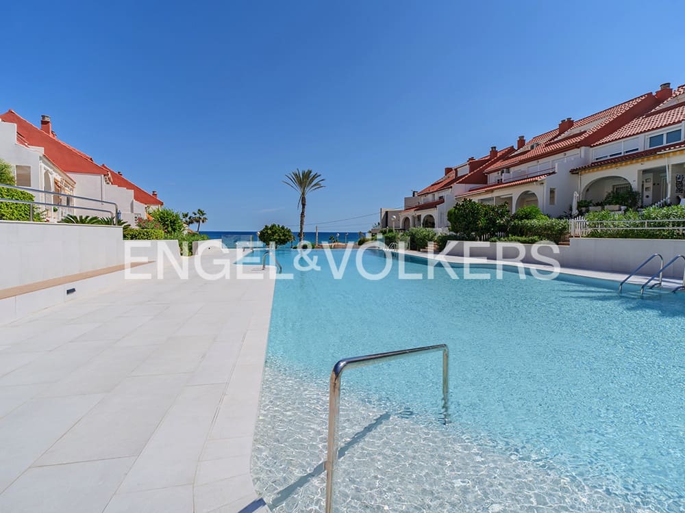 4 soverom Bungalow til salgs i Alicante by med svømmebasseng garasje - € 850 000 (Ref: 9274649)