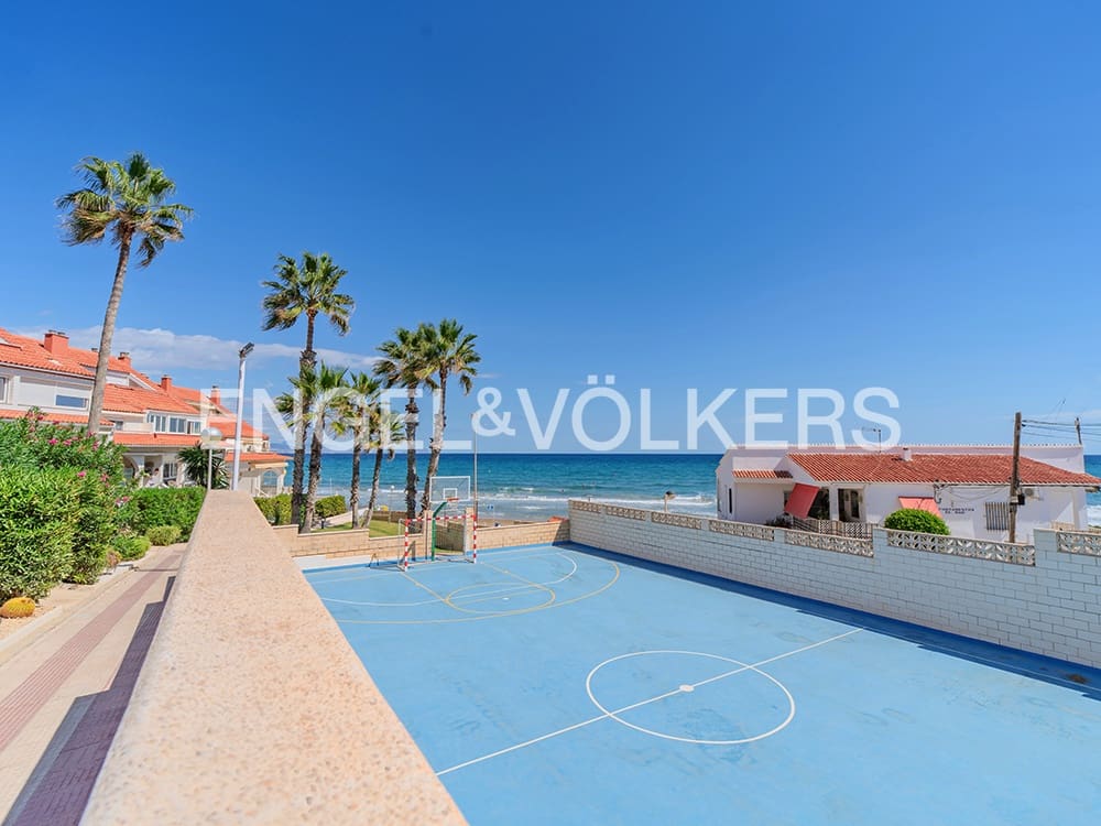 4 soverom Bungalow til salgs i Alicante by med svømmebasseng garasje - € 850 000 (Ref: 9274649)