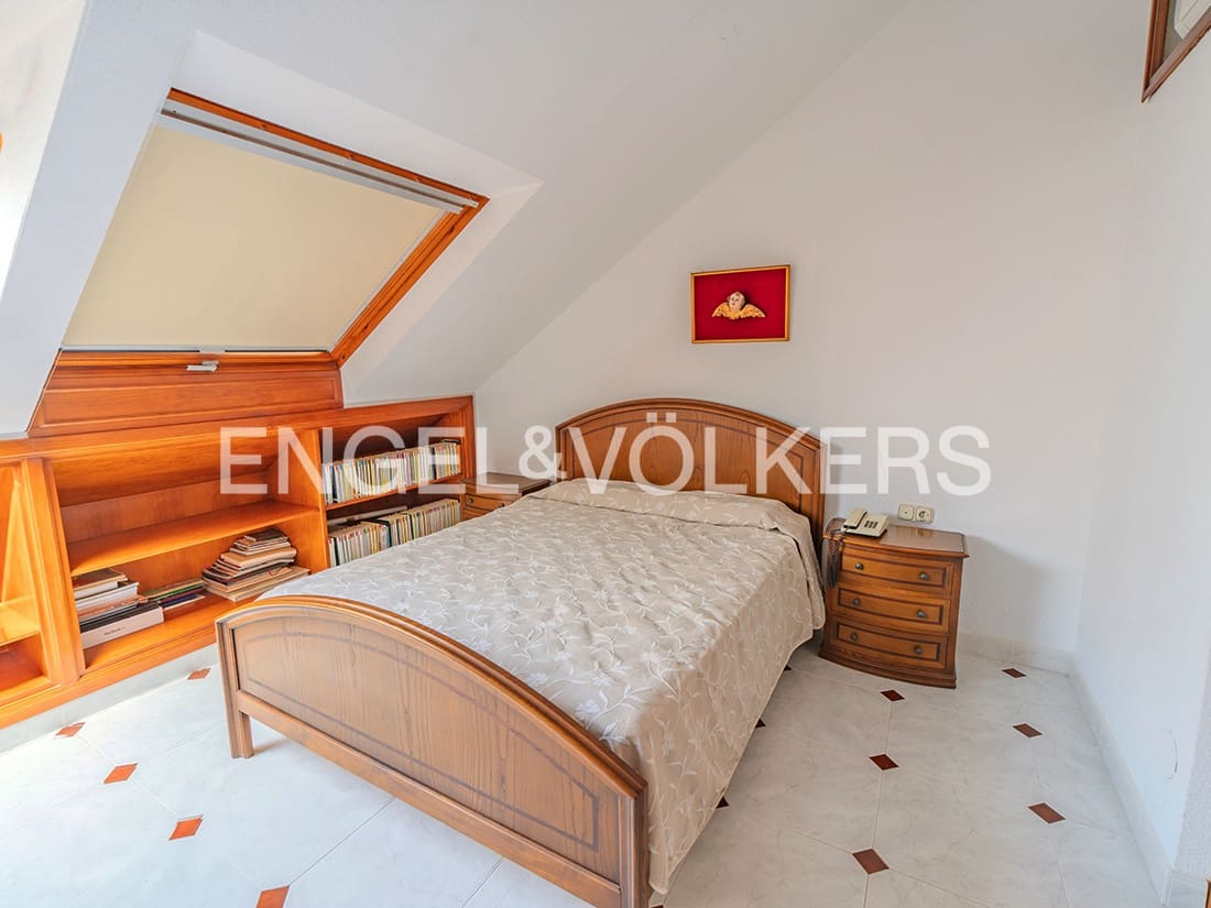 4 soverom Bungalow til salgs i Alicante by med svømmebasseng garasje - € 850 000 (Ref: 9274649)