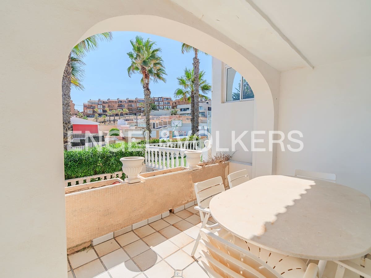 4 soverom Bungalow til salgs i Alicante by med svømmebasseng garasje - € 850 000 (Ref: 9274649)