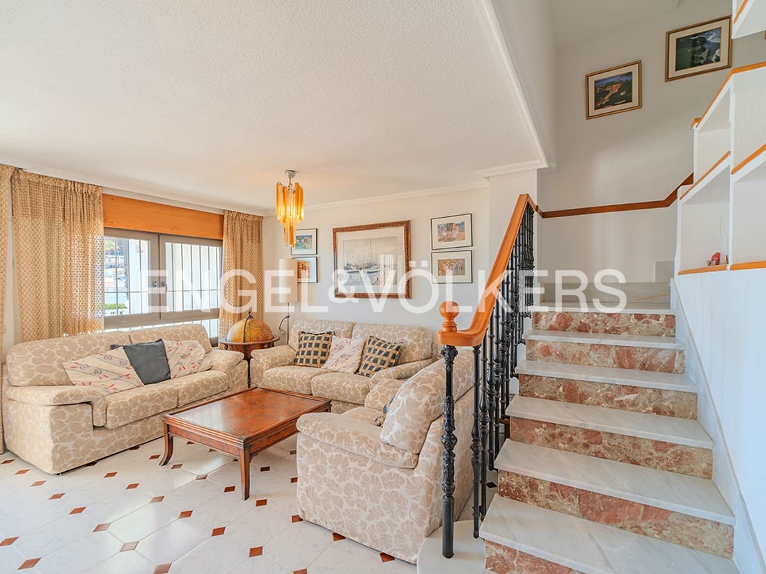 4 soverom Bungalow til salgs i Alicante by med svømmebasseng garasje - € 850 000 (Ref: 9274649)