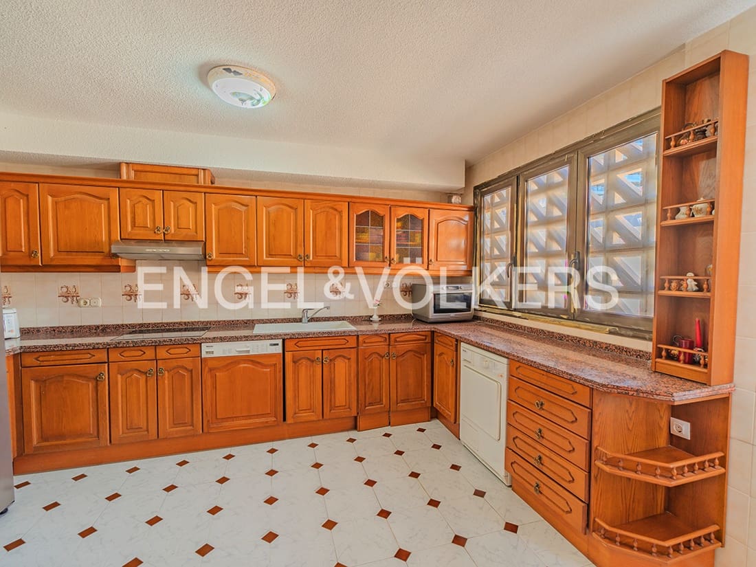 4 soverom Bungalow til salgs i Alicante by med svømmebasseng garasje - € 850 000 (Ref: 9274649)