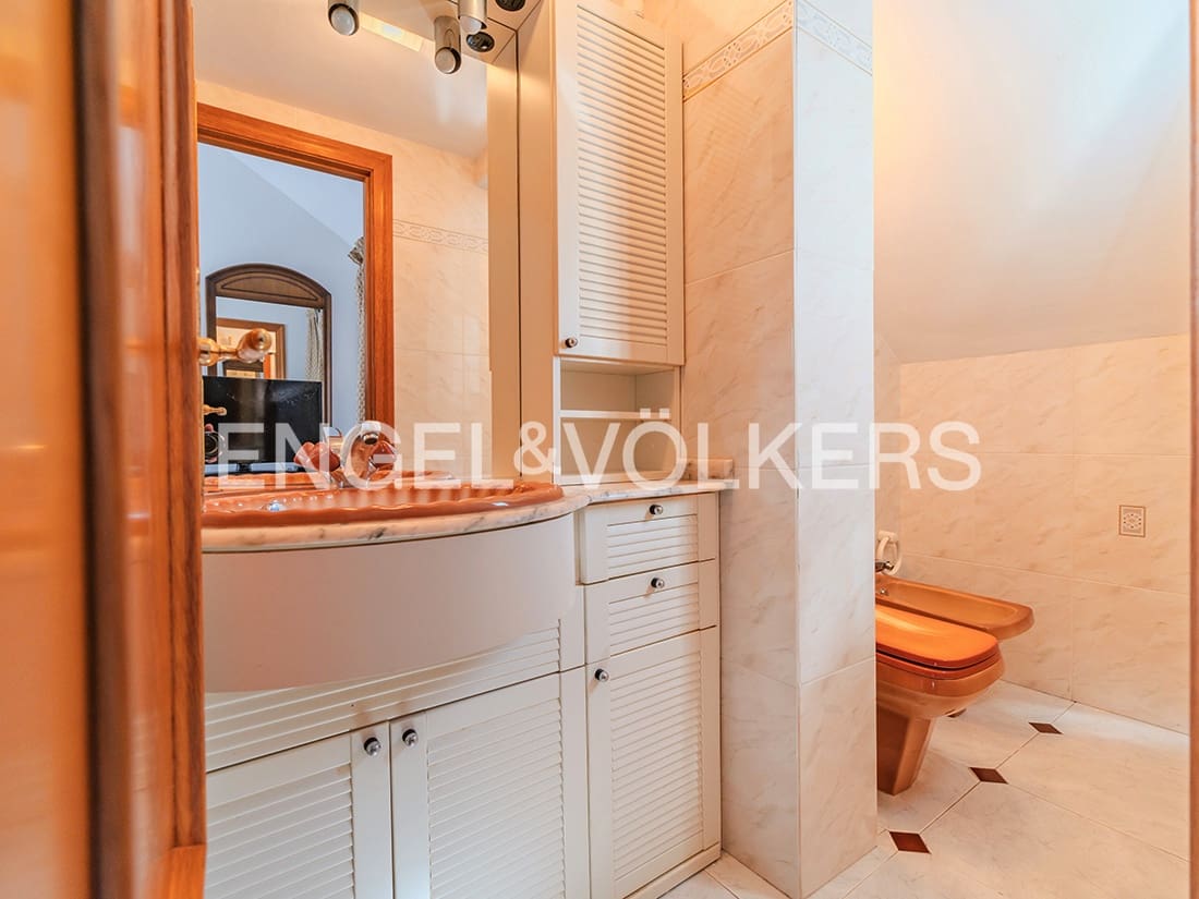 4 soverom Bungalow til salgs i Alicante by med svømmebasseng garasje - € 850 000 (Ref: 9274649)