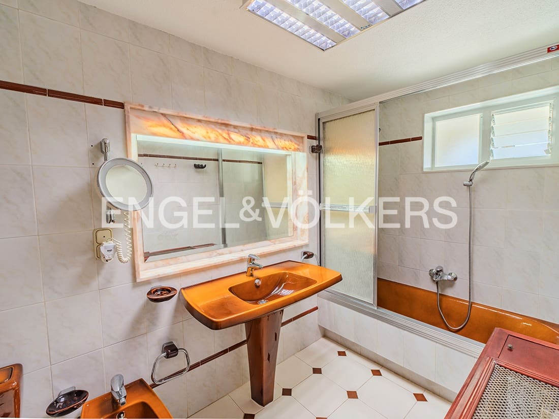 4 soverom Bungalow til salgs i Alicante by med svømmebasseng garasje - € 850 000 (Ref: 9274649)