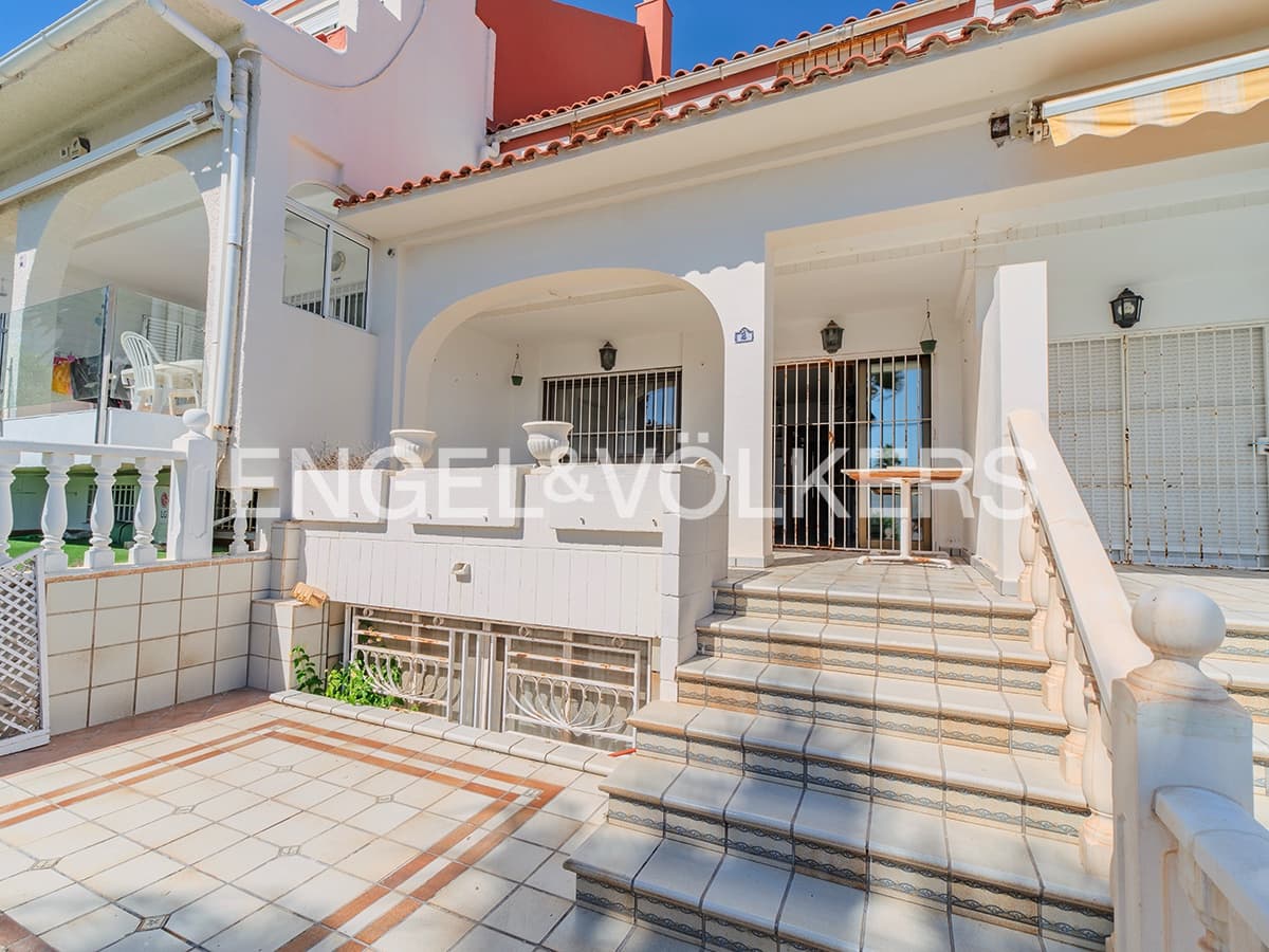 4 soverom Bungalow til salgs i Alicante by med svømmebasseng garasje - € 850 000 (Ref: 9274649)