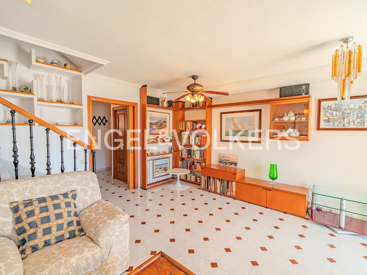 4 soverom Bungalow til salgs i Alicante by med svømmebasseng garasje - € 850 000 (Ref: 9274649)