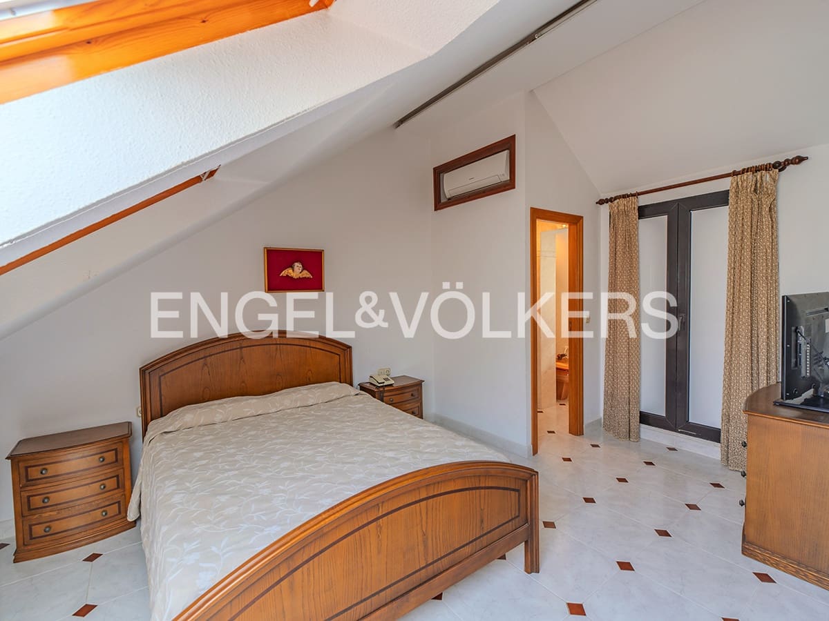 4 soverom Bungalow til salgs i Alicante by med svømmebasseng garasje - € 850 000 (Ref: 9274649)