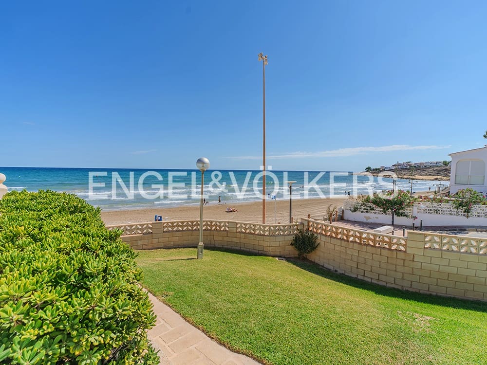 4 soverom Bungalow til salgs i Alicante by med svømmebasseng garasje - € 850 000 (Ref: 9274649)