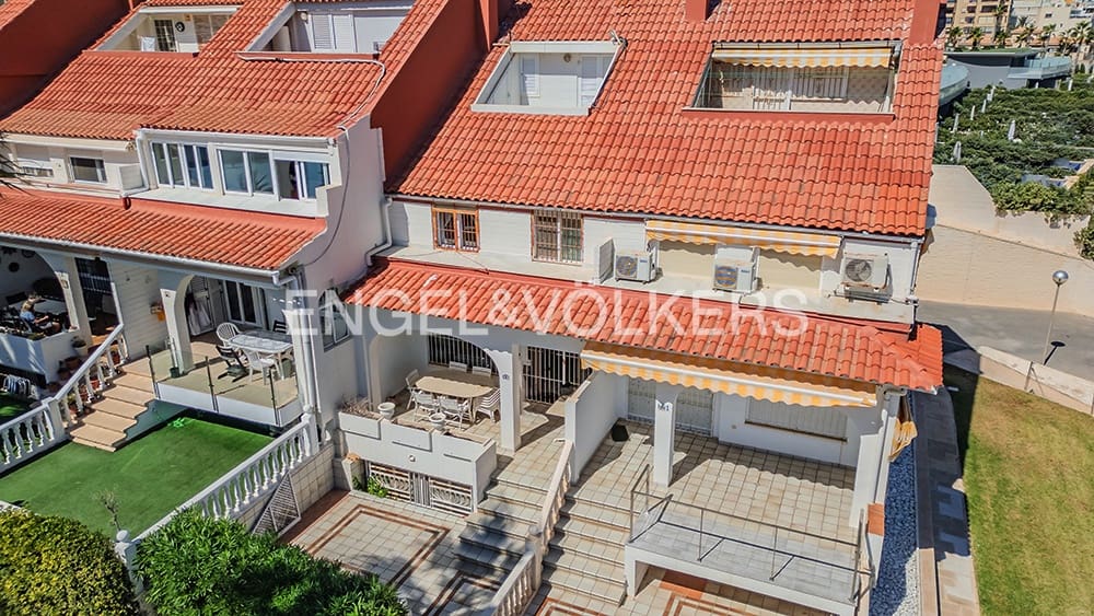 4 soverom Bungalow til salgs i Alicante by med svømmebasseng garasje - € 850 000 (Ref: 9274649)