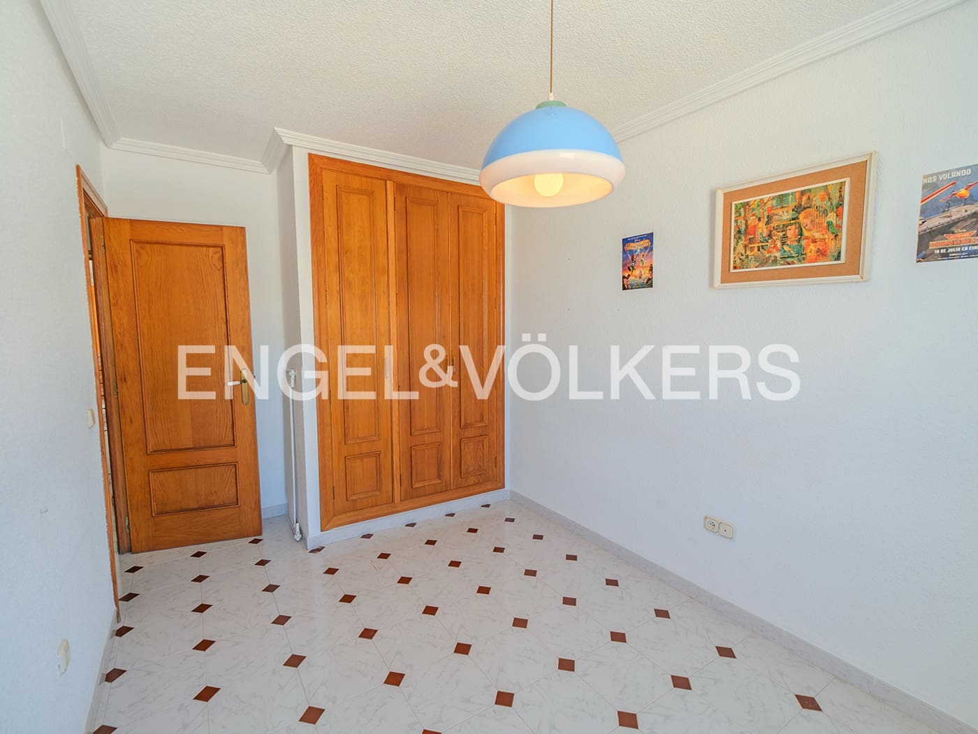4 soverom Bungalow til salgs i Alicante by med svømmebasseng garasje - € 850 000 (Ref: 9274649)