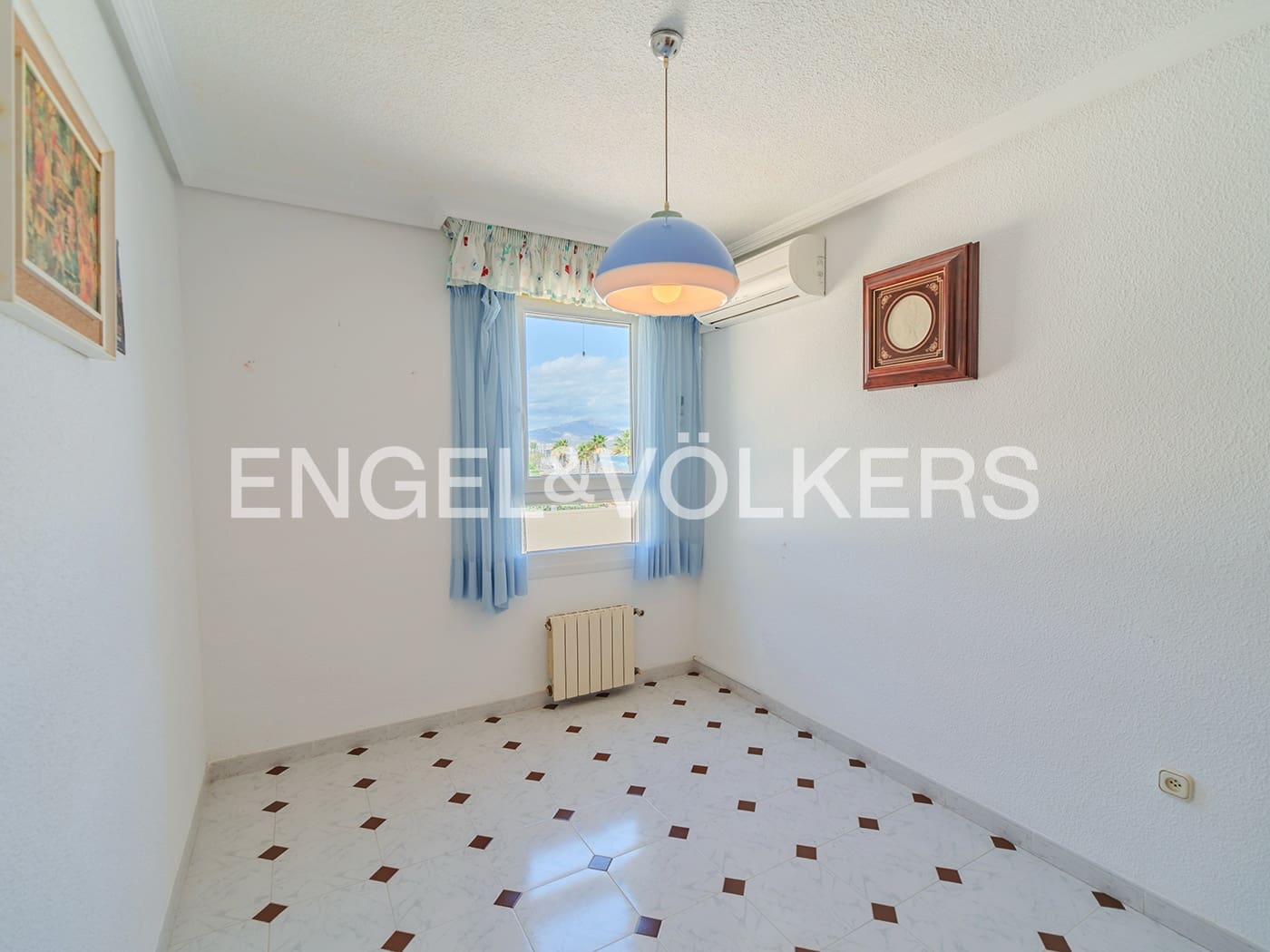 4 soverom Bungalow til salgs i Alicante by med svømmebasseng garasje - € 850 000 (Ref: 9274649)