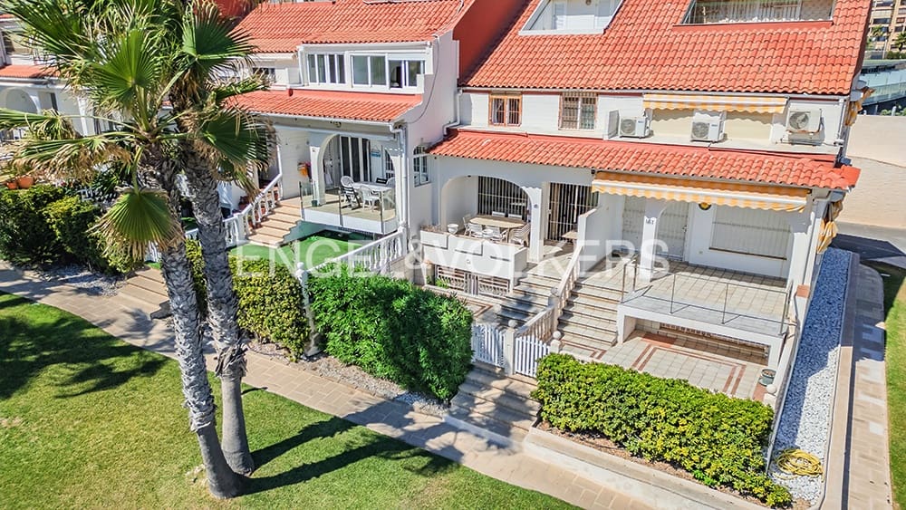 4 soverom Bungalow til salgs i Alicante by med svømmebasseng garasje - € 850 000 (Ref: 9274649)