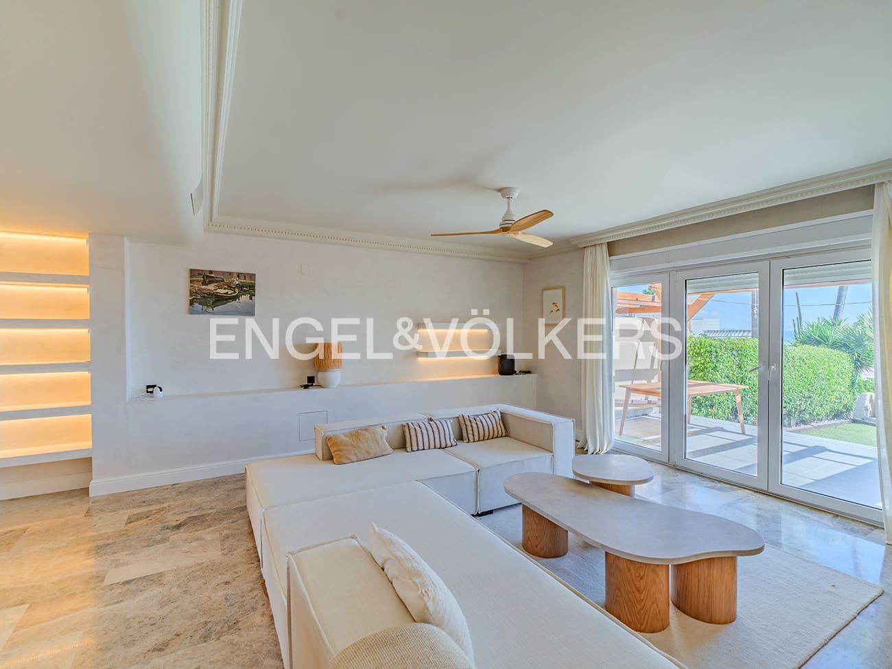 Bungalow for sale in El Campello with pool garage - € 1,025,000 (Ref: 9296308)