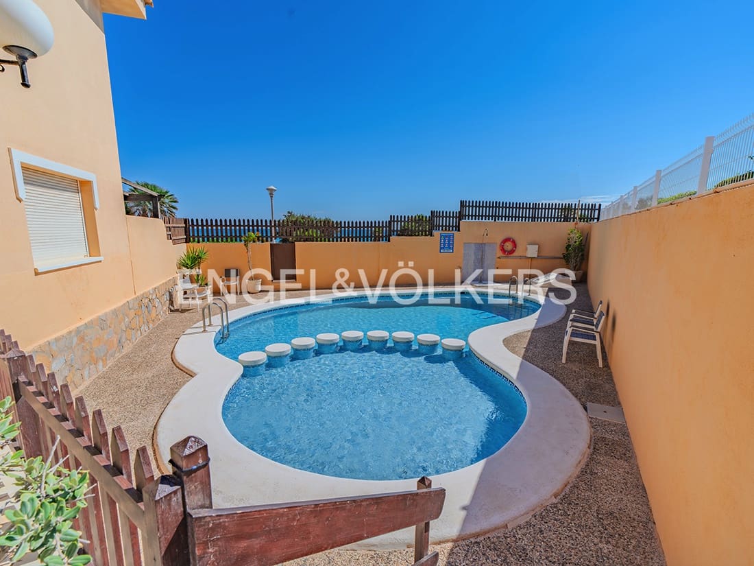 Bungalow for sale in El Campello with pool garage - € 1,025,000 (Ref: 9296308)