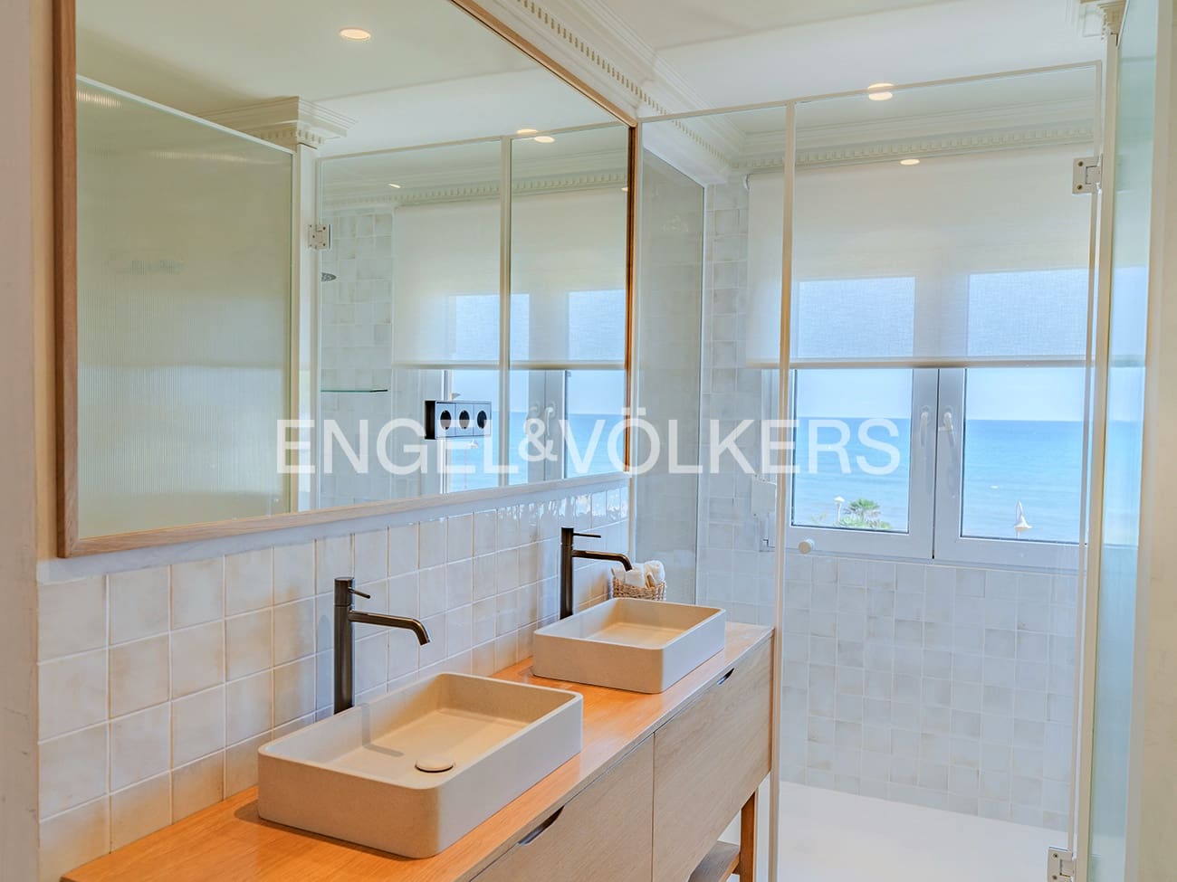 Bungalow for sale in El Campello with pool garage - € 1,025,000 (Ref: 9296308)