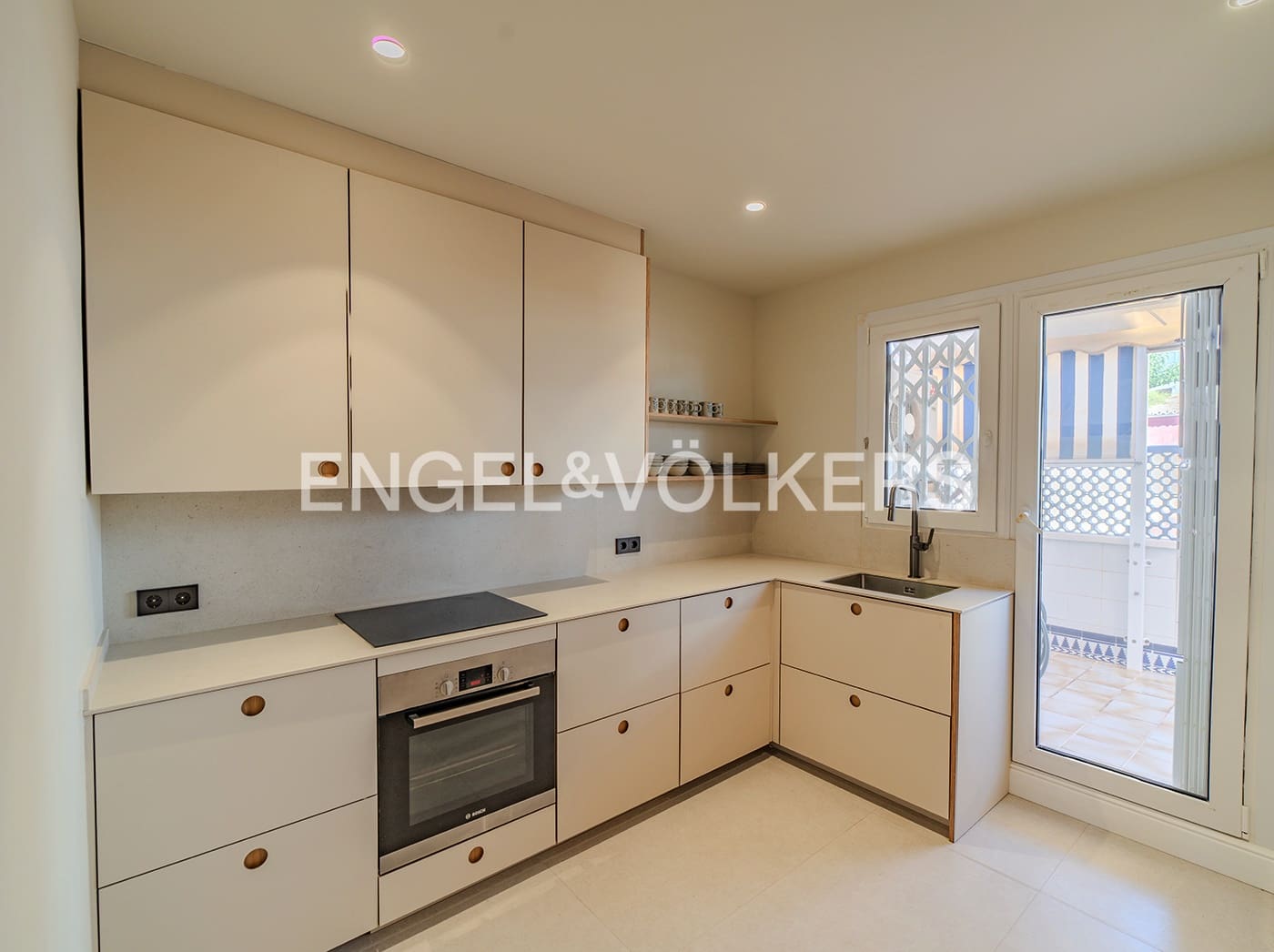 Bungalow for sale in El Campello with pool garage - € 1,025,000 (Ref: 9296308)