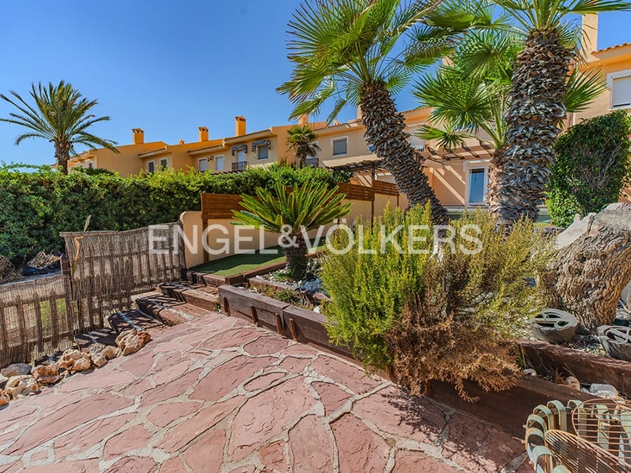 Bungalow for sale in El Campello with pool garage - € 1,025,000 (Ref: 9296308)