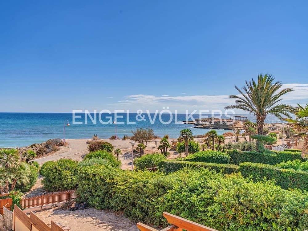 Bungalow for sale in El Campello with pool garage - € 1,025,000 (Ref: 9296308)